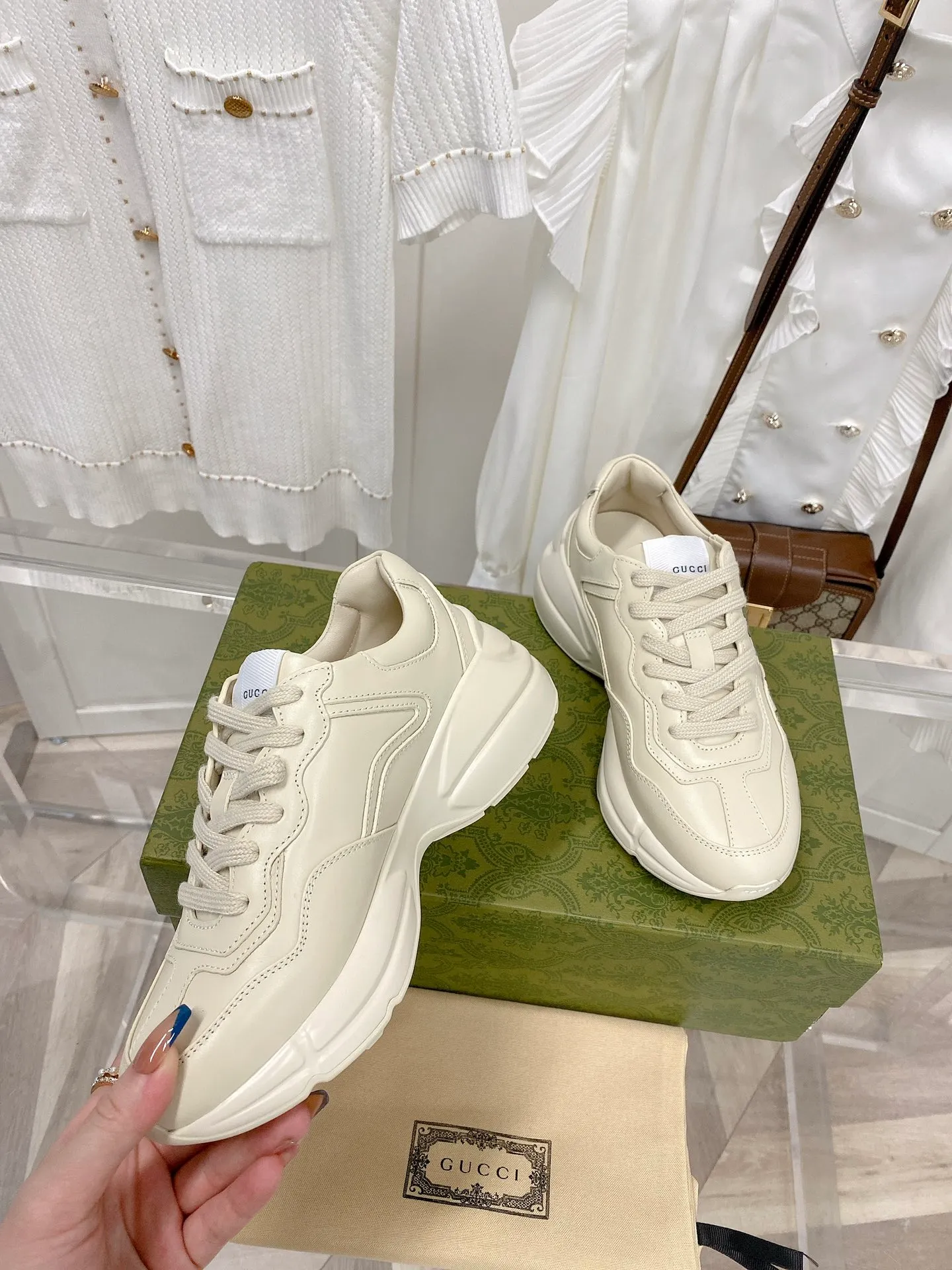 👟👟Ex-factory price 480👟👟 Women's Shoes Factory Upgraded Version 2022 Gucci Gucci top version couple's dad shoes series is new! 🖤 ⚠GG couple’s dad shoes have been popular in recent years; new colors are updated constantly; Gucci has updated new colors in 2022, and our home and counters have new ones at the same time. This classic dad shoe has celebrities and Internet celebrities Anchors and others are sure to plant grass and call ❤ Classic fashion style, distressed leather surface, 5D drawing printing; mixed surface splicing colors, etc... Original customization (off-white eco-friendly cowhide, first layer of cowhide inside), original outsole... Shiny colorful drawings embellish the sides of the shoe body, old color rubbing, package production technology, 1:1 creation / only to make the best shoes. Size: Women’s 35-45